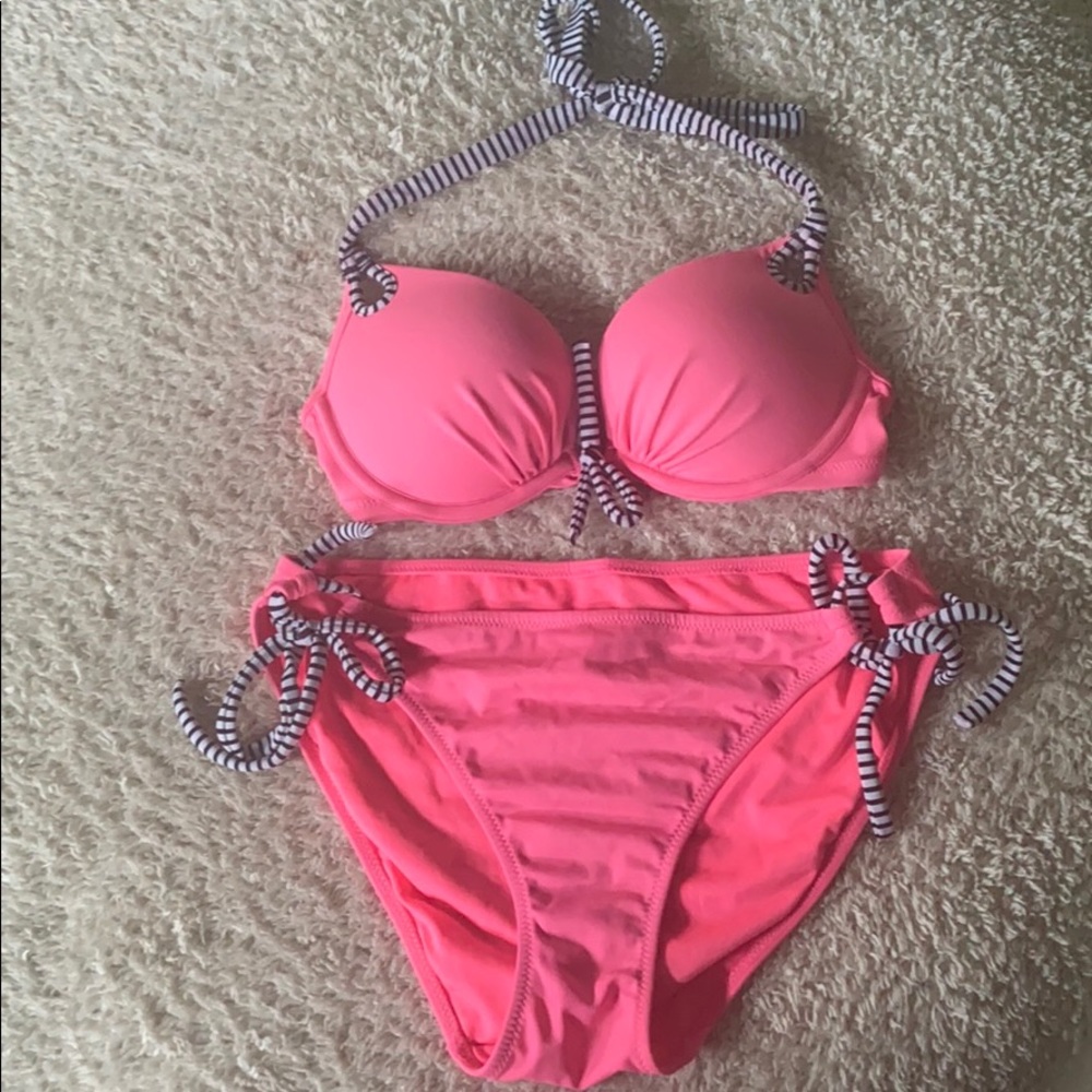 Victoria’s Secret bikini